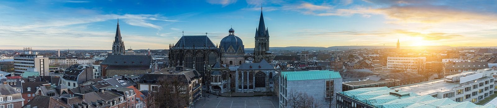 Blick über die Städteregion Aachen mit Innenstadt und Dom