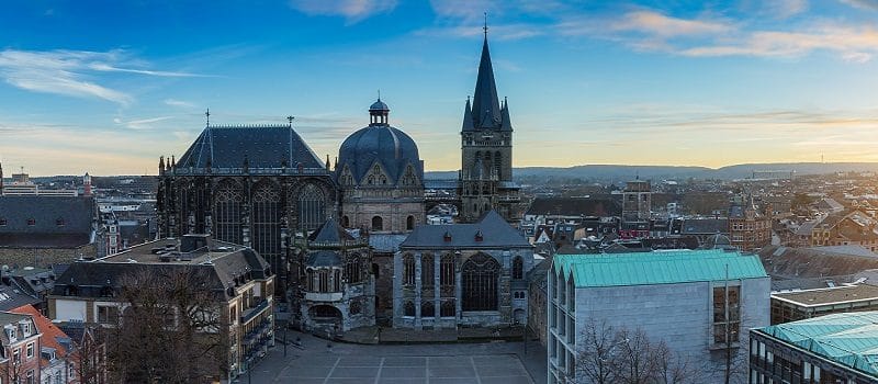 Blick über die Städteregion Aachen mit Innenstadt und Dom