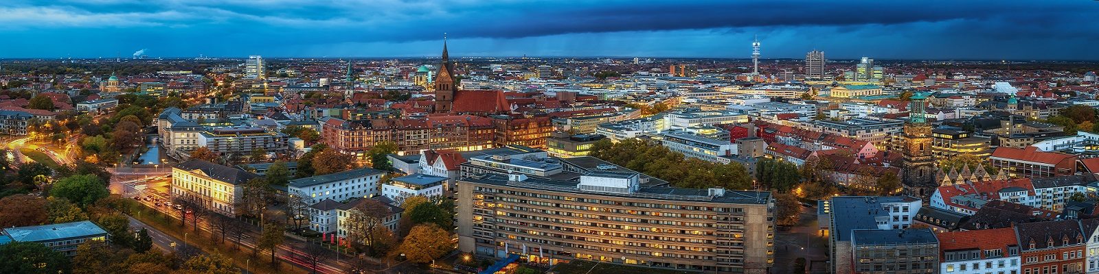 Blick über Hannover mit Innenstadt und Maschsee
